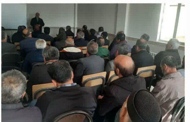 برگزاری اولین دوره مهارتی تربیت نیروی ماهر سرشاخه کاری درختان گردو در شهرستان کمیجان