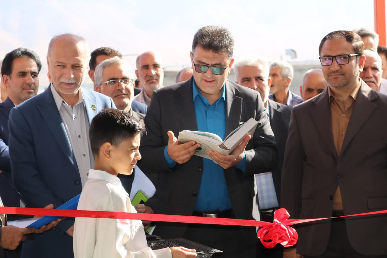افتتاح سردخانه ۱۲۰۰ تنی میوه در روستای مانیزان شهرستان خنداب